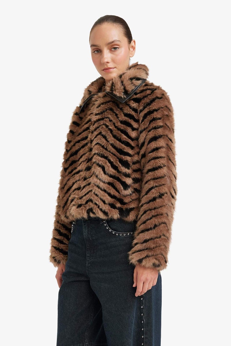 DeFacto Regular Fit Zippered Short Faux Fur Jacket - Image 3