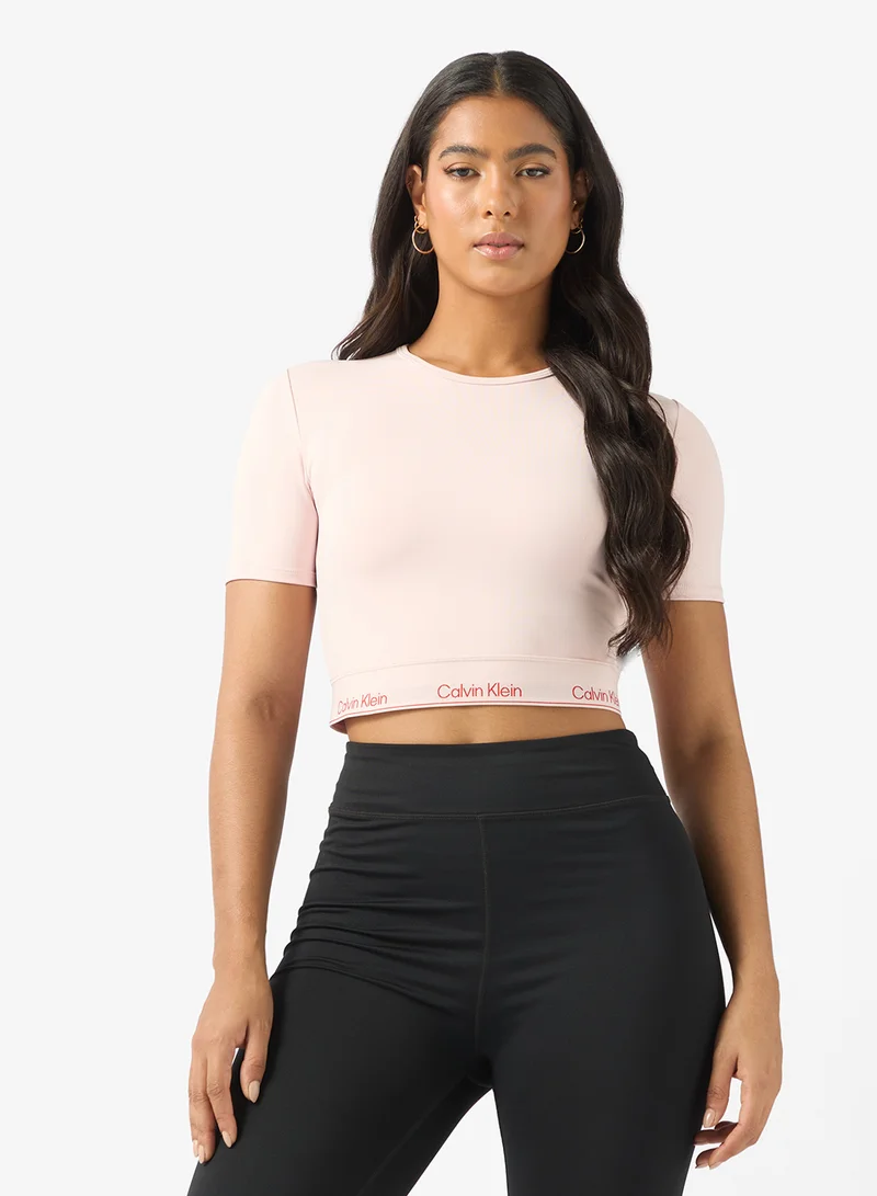 كالفن كلاين جينز تي شيرت قصير بياقة دائرية كاجوال