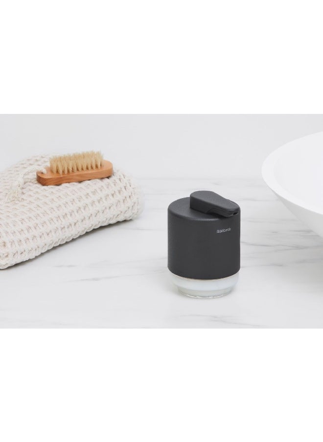 brabantia Mindset Textured Feel Non-Drip Pump Soap Dispenser Dark Grey and Clear 200 ml 303203  - Image 4