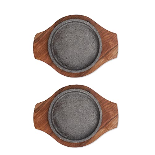 e kysa basics Cast Iron Sizzler Plate with Wooden Base – 5 inch Plate, 8 x 6 inch Base, Heavy-Duty & Reusable (Round Shape) (Set of 2) - Image 1