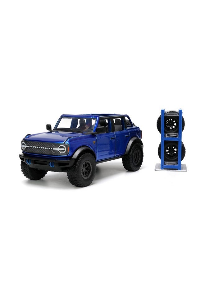 Jada Toys Just Trucks 1:24 2021 Ford Bronco Die-Cast Car & Tire Rack, Toys for Kids and Adults(Candy Blue)  - Image 2