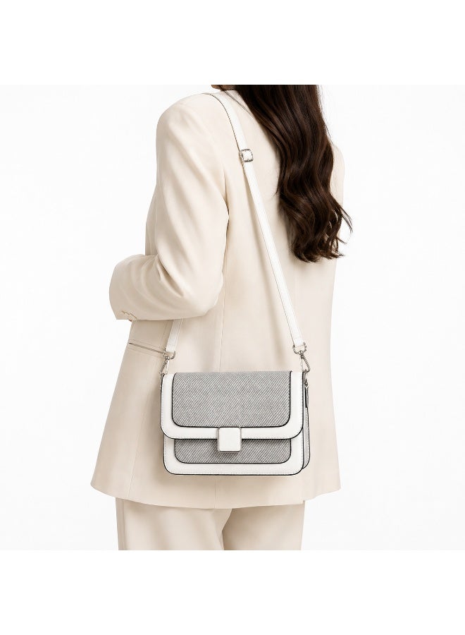 Elegant women's leather shoulder bag with a gold metal clasp - Image 1