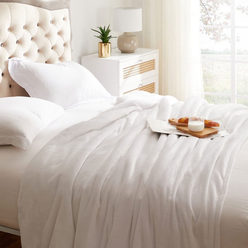 KMUSET Fleece Blanket Throw Size White Lightweight Super Soft Cozy Luxury Bed Blanket Microfiber - Image 4