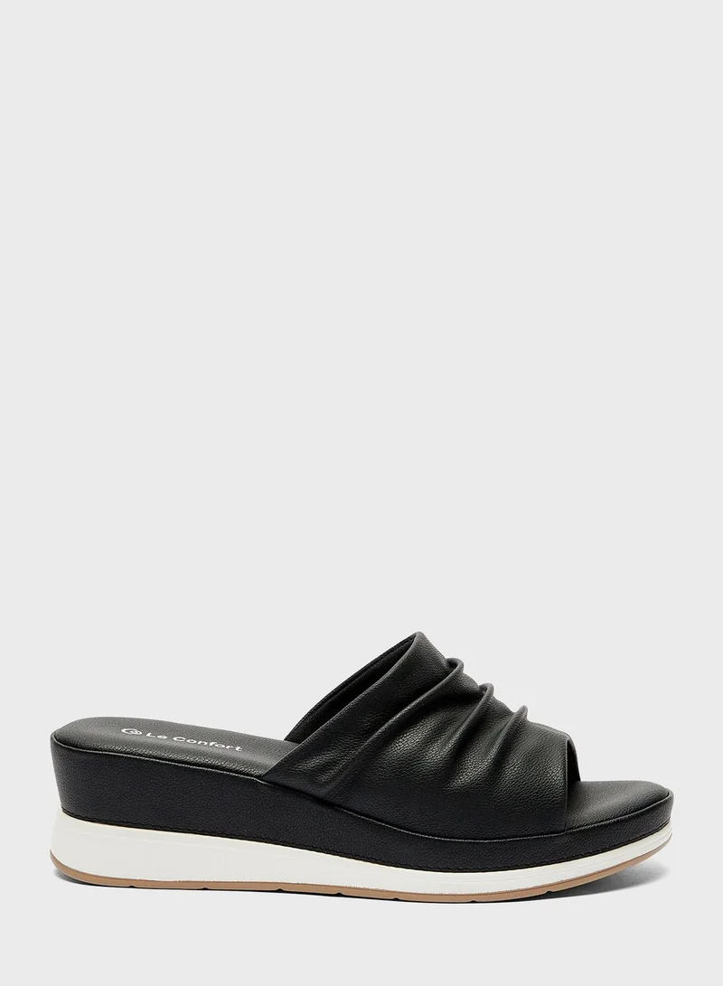 Le Confort Casual Flats Sandal