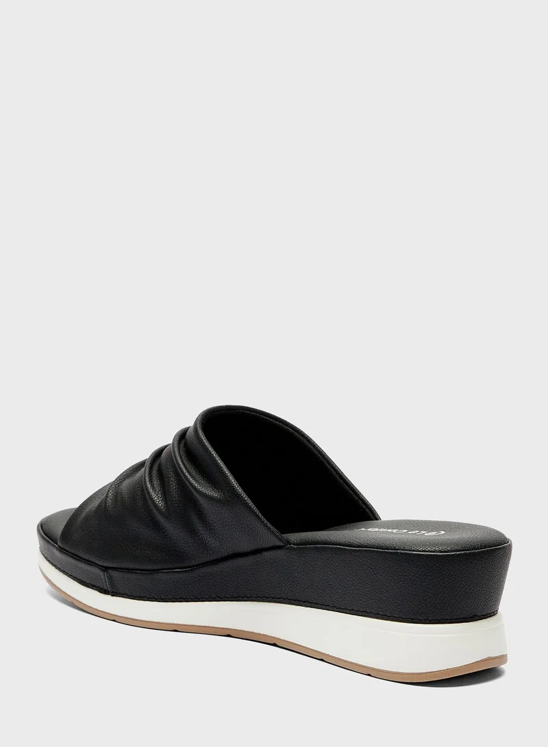 Le Confort Casual Flats Sandal