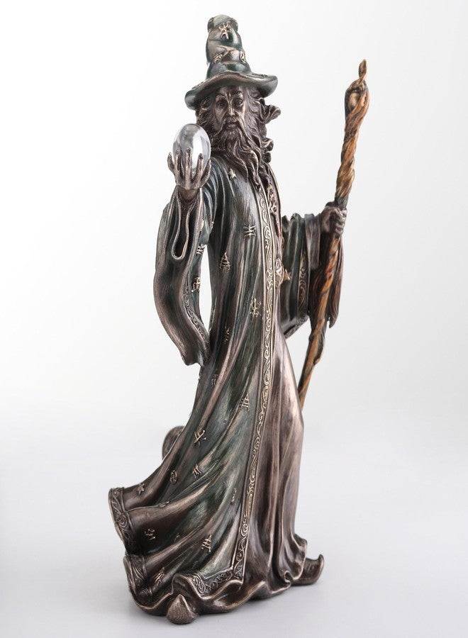 فيرونيز ديزاين تمثال ساحر من تصميم فيرونيز، مقاس 8 1/8 بوصة، يحمل كرة كريستالية وعصا، مصنوع من الراتنج المصبوب على البارد، بلمسة نهائية برونزية. - Image 5