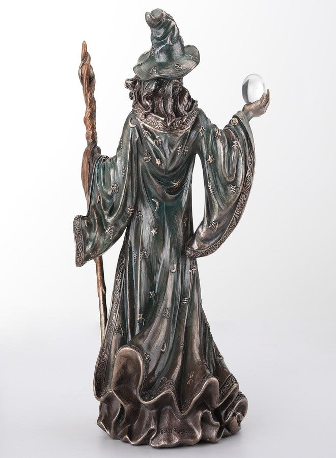 فيرونيز ديزاين تمثال ساحر من تصميم فيرونيز، مقاس 8 1/8 بوصة، يحمل كرة كريستالية وعصا، مصنوع من الراتنج المصبوب على البارد، بلمسة نهائية برونزية. - Image 4