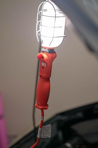 Woods 0691 16/3-Gauge SJTW Trouble Light with Metal Guard & Outlet; 75-Watt; 25-Foot; Orange - Image 5