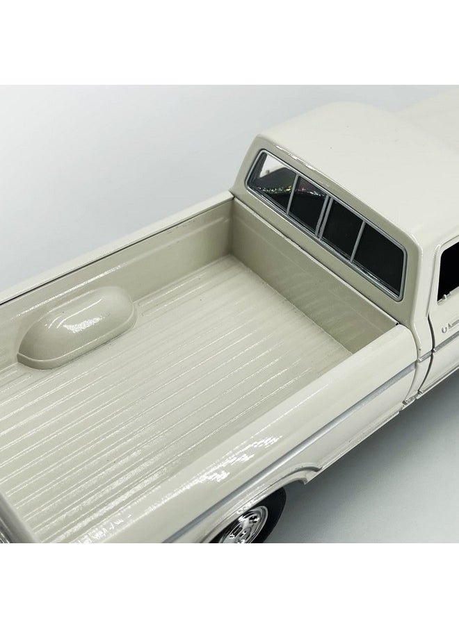 موتورماكس شاحنة بيك اب فورد F-150 كلاسيكية موديل 1979 من Motormax، شاحنة بيك اب F150 بمقياس 1:24، سيارة نموذجية قابلة للتجميع باللون الأبيض 79346، حصريًا من All Star Toys  - Image 3