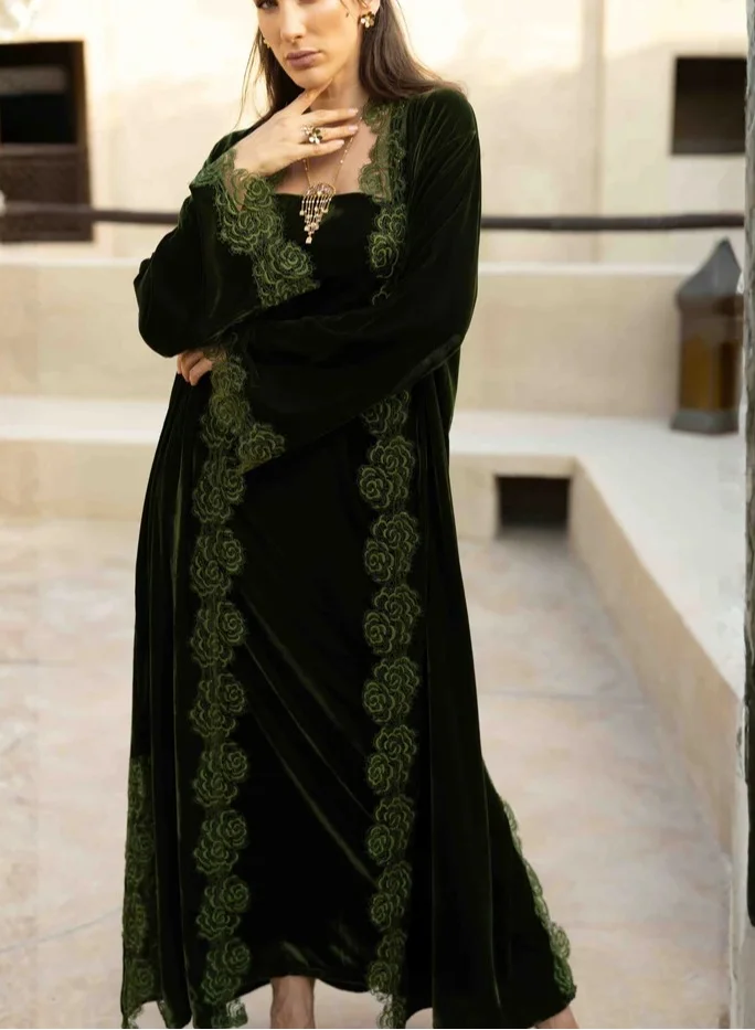 مايسون_ارابيلا عباية كاميليا مخملية خضراء