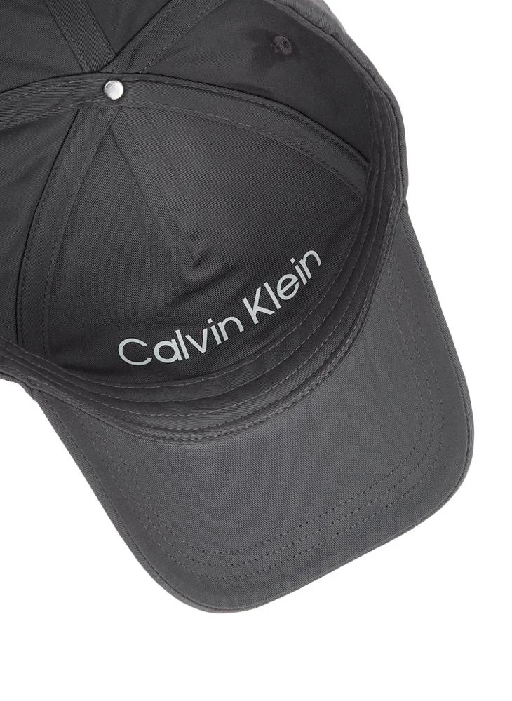 كالفن كلاين Tonal Patch Baseball Curved Peak Cap