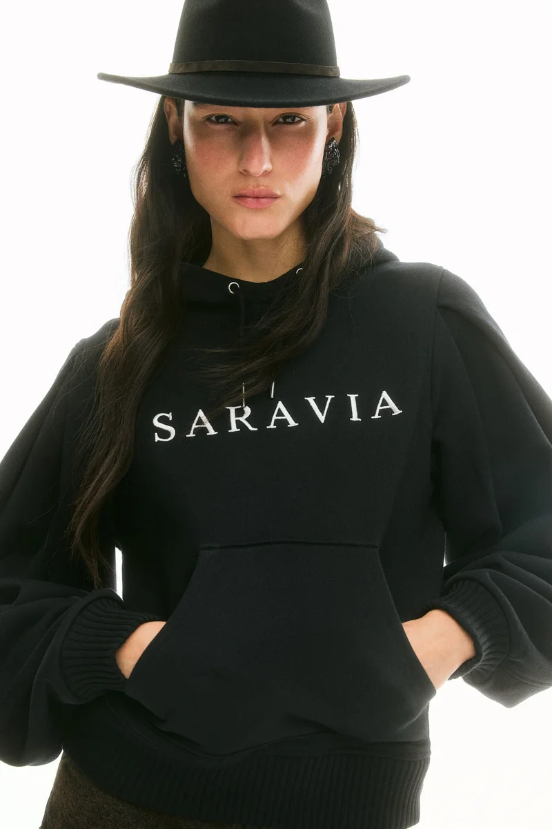 اتش اند ام هودي بتفاصيل مزخرفة