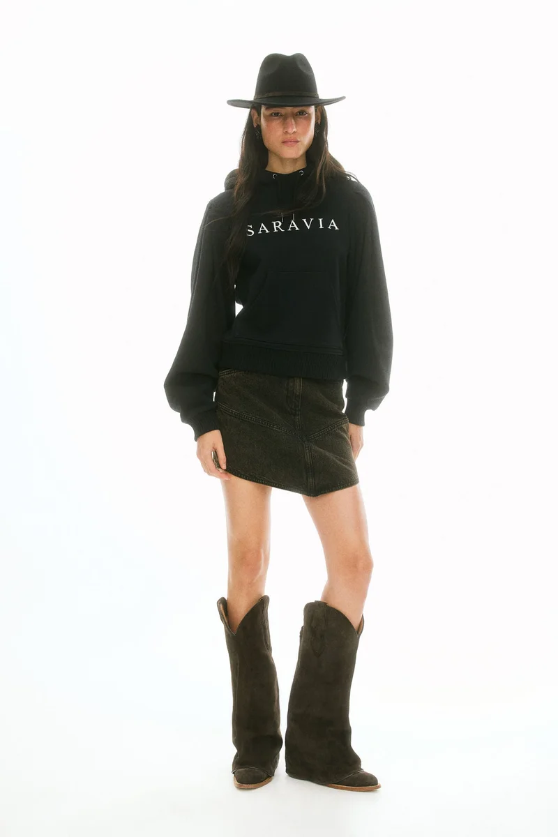 اتش اند ام هودي بتفاصيل مزخرفة