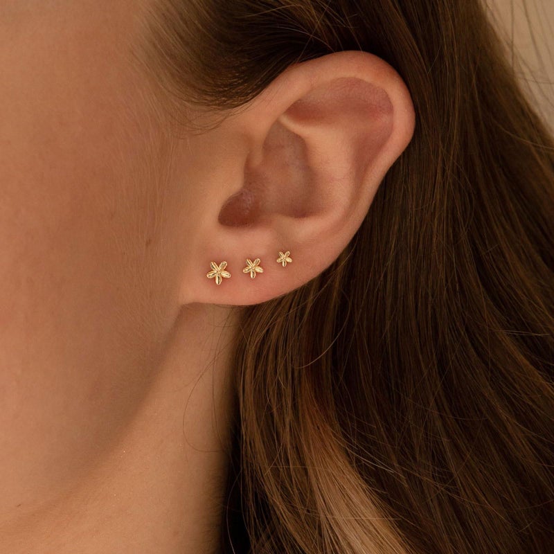 VRIUA Hypoallergenic Flat Back Earrings for Women - 14K Gold Plated Small Flower Flat Back Stud Earrings Cartilage Helix Piercing Jewelry - Image 5