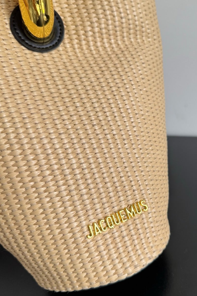 JACQUEMUS Leather petit Bambola bucket bag with crossbody strap - Image 5