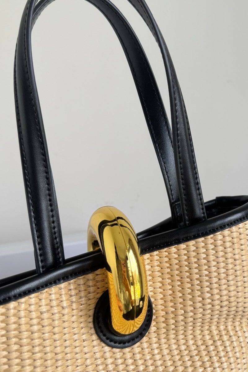 JACQUEMUS Leather petit Bambola bucket bag with crossbody strap - Image 4