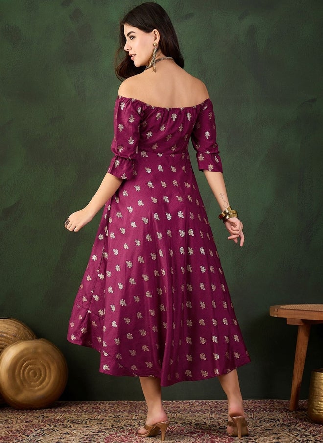 أيه كيه إس فستان نسائي عرقي بكتف مكشوف من الحرير بلون عنابي - Image 4