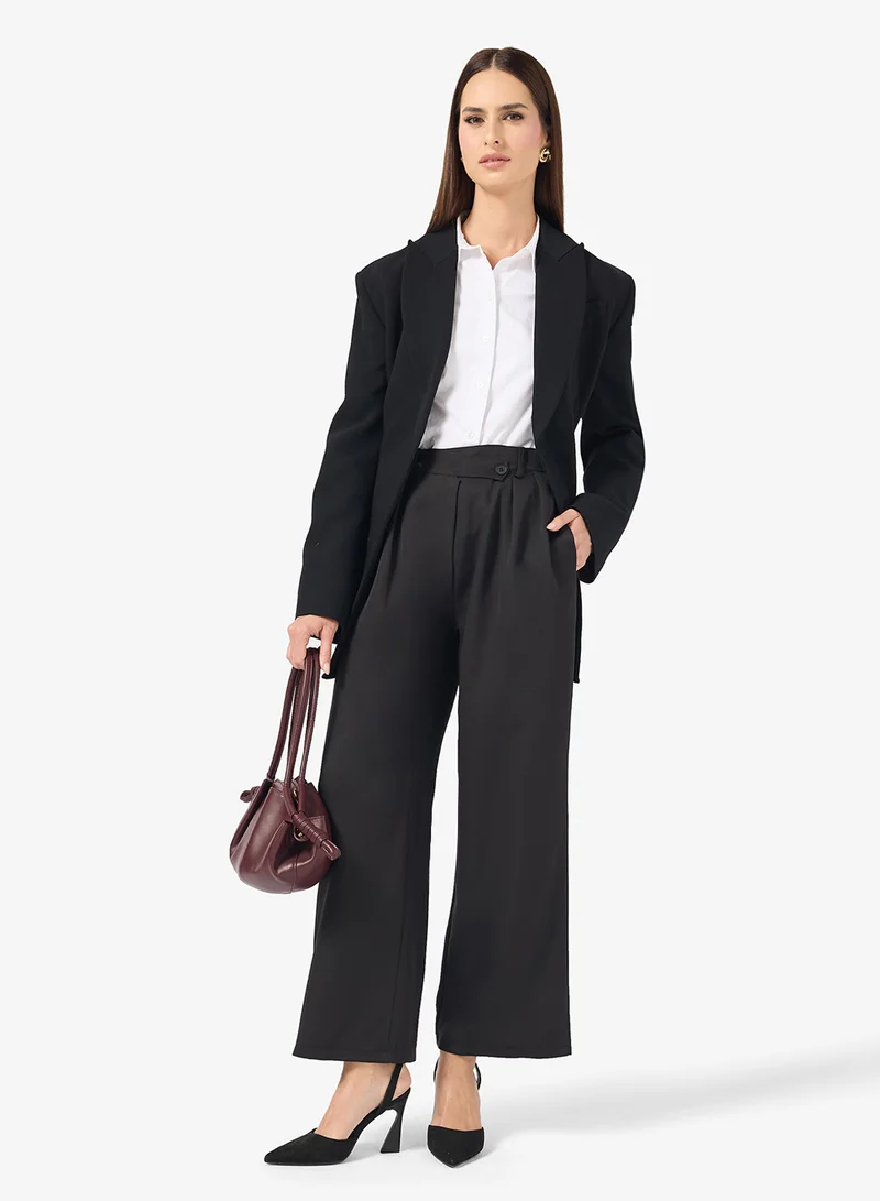 ايلا بنطلون خصر عالي بتفاصيل أزرار مائلة