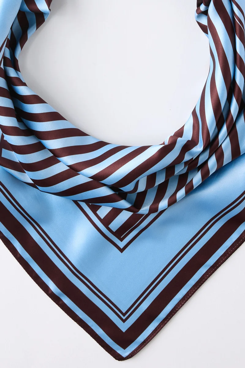 روبي Knot Your Everyday Square Scarf