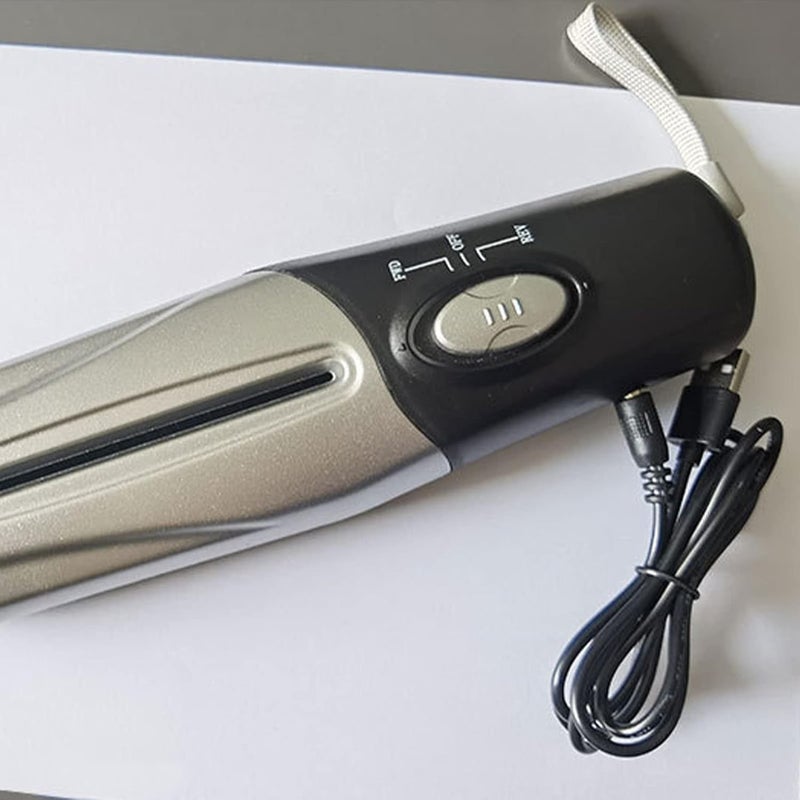 محطم ورق محمول صغير بسعة 4 أوراق، يعمل بالطاقة الUSB، ويتميز بعملية هادئة (صوت 59 ديسيبل)، ويقوم بتحطيم ورقة واحدة في الثانية، مما يساعد في الوقاية من سرقة الهويات في المكاتب القانونية واستوديوهات التصميم والمكاتب المنزلية ذات المساحات المحدودة. - Image 3