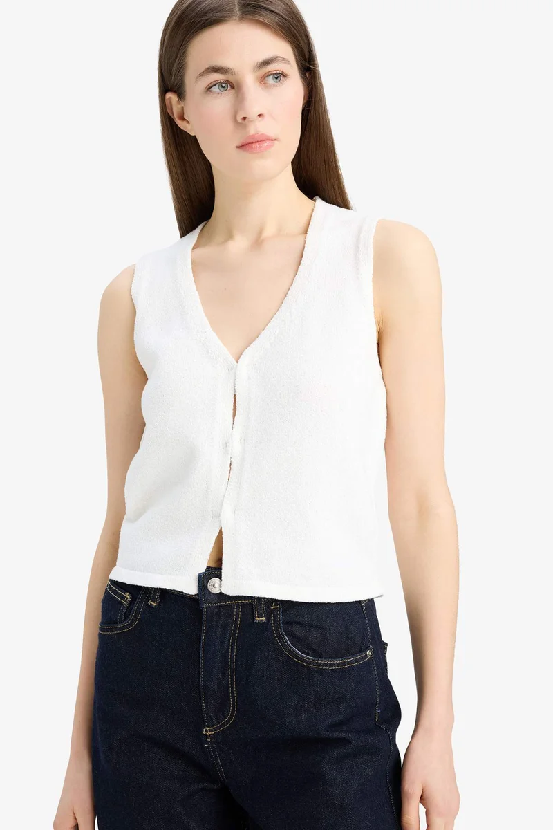 ديفاكتو Fitted V Neck Basic Buttoned Vest