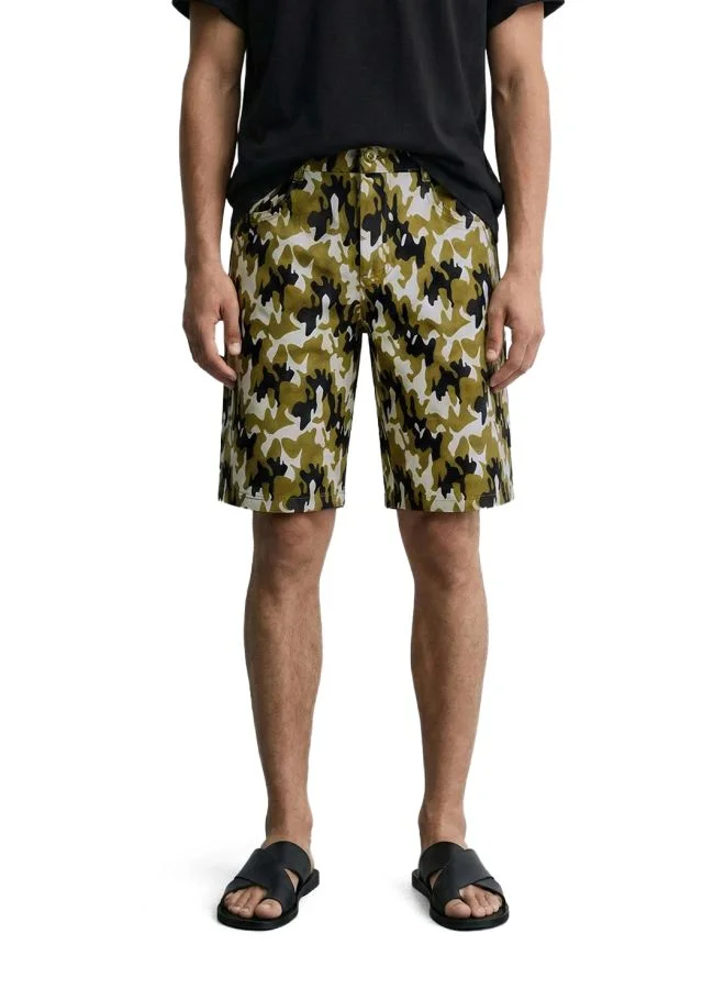 ذا انديان كراج كو Men Slim Fit Camouflaged Round Pocket Mid-Rise Shorts