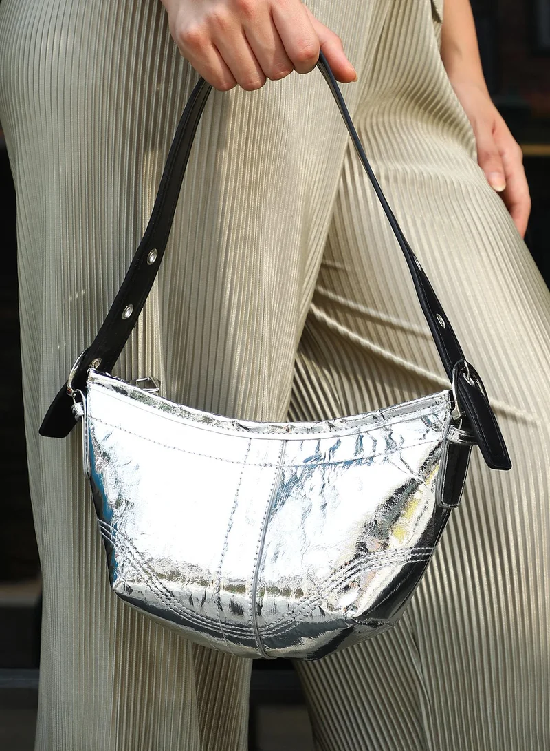 صوص هاوت The Crescent Sling Bag