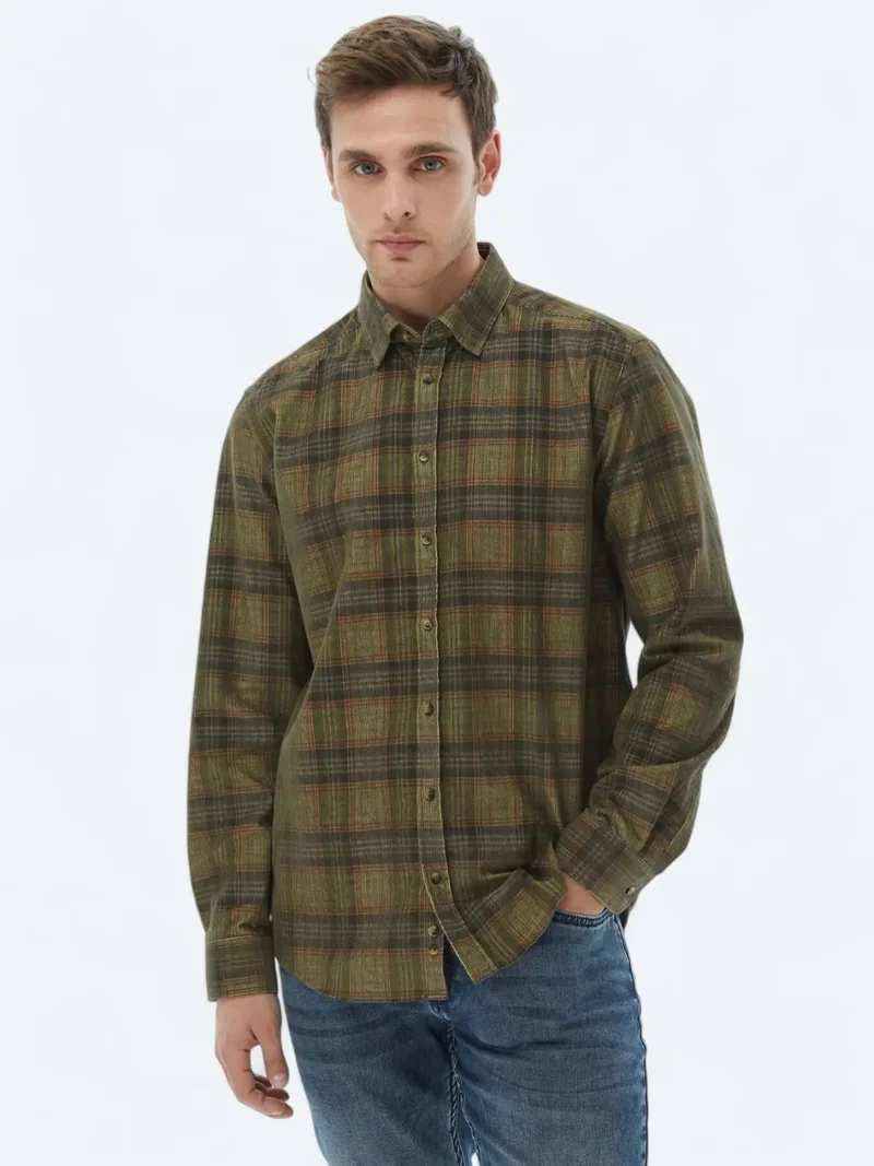 كيب قميص قطني 100%، بقصة عادية، مضلع، بلون كاكي، مناسب للإطلالات الكاجوال.