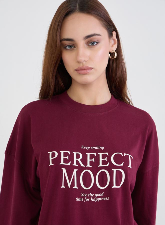 Styli Burgundy Slogan Print Oversized T-Shirt - Image 4