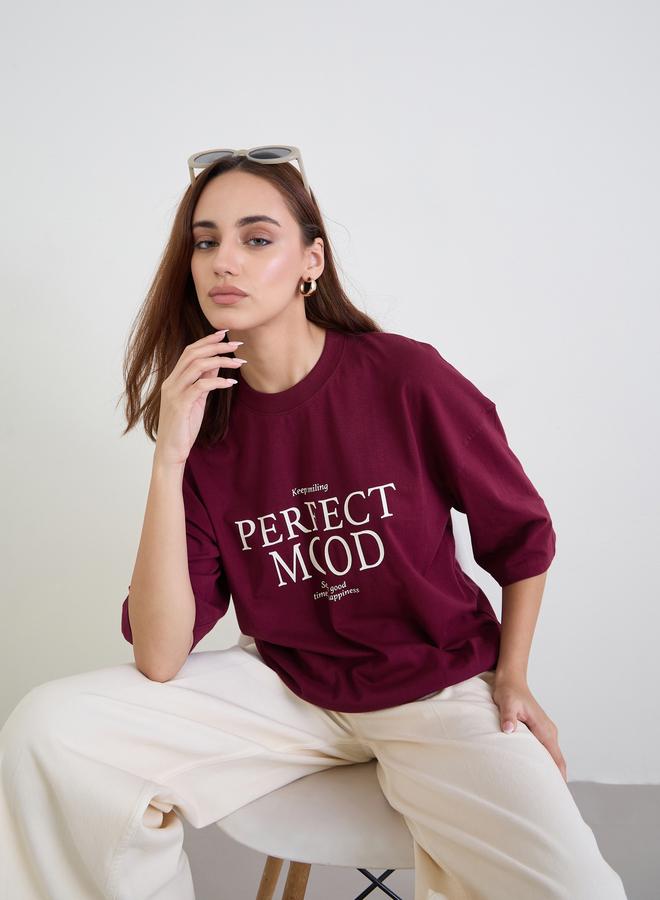 Styli Burgundy Slogan Print Oversized T-Shirt - Image 3