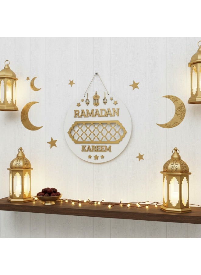 ديكور رمضاني خشبي دائري للحائط بلون ابيض في ذهبي بسماكة 8 ملم وبقطر 30 سم، يضيف لمسة رمضانية عصرية وأنيقة، بخامة عالية الجودة وفينش متقن يجعله هدية مثالية في رمضان - Image 4