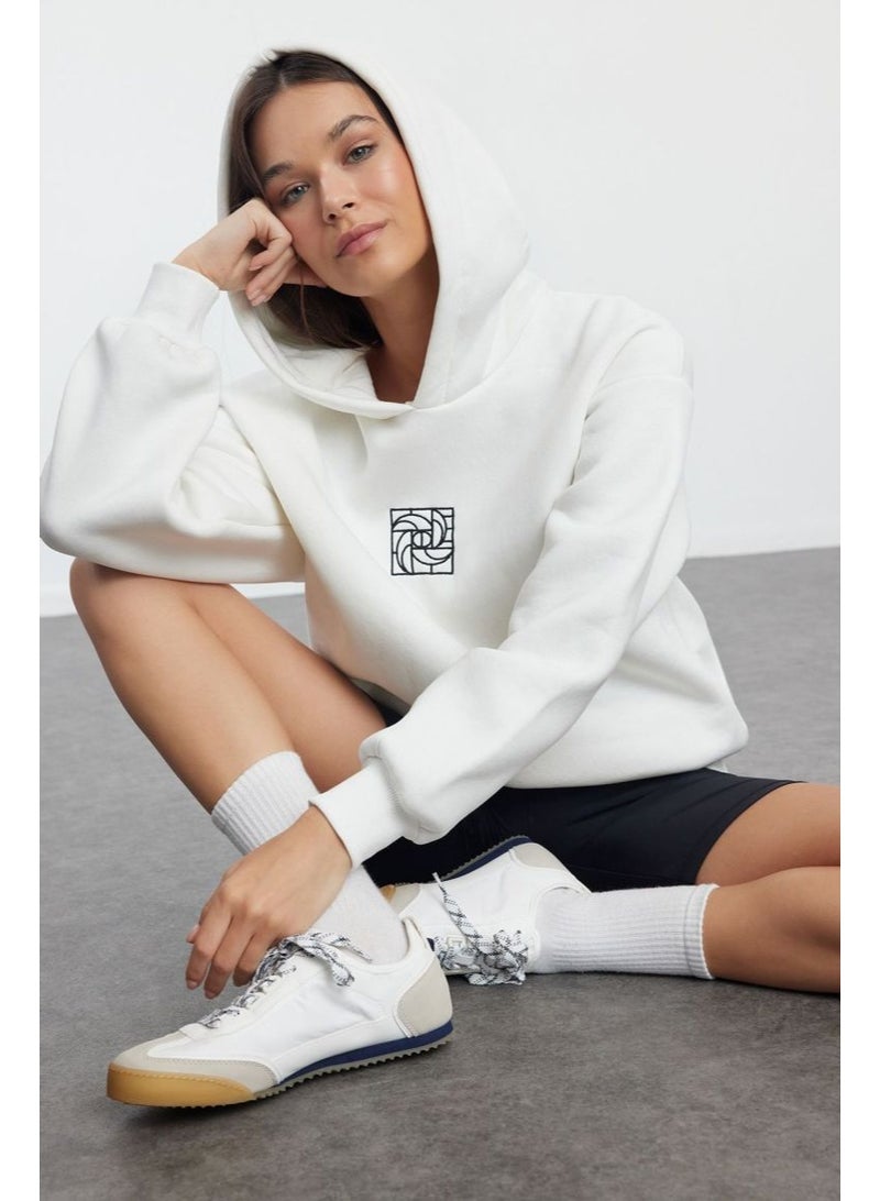 trendyol Ecru Oversize/Wide Pattern Embroidered Thick Inside Fleece Knitted Sweatshirt - Image 3