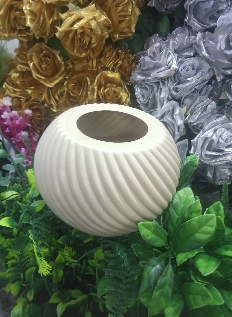 مزهرية من البلاستك للنباتات الصناعية