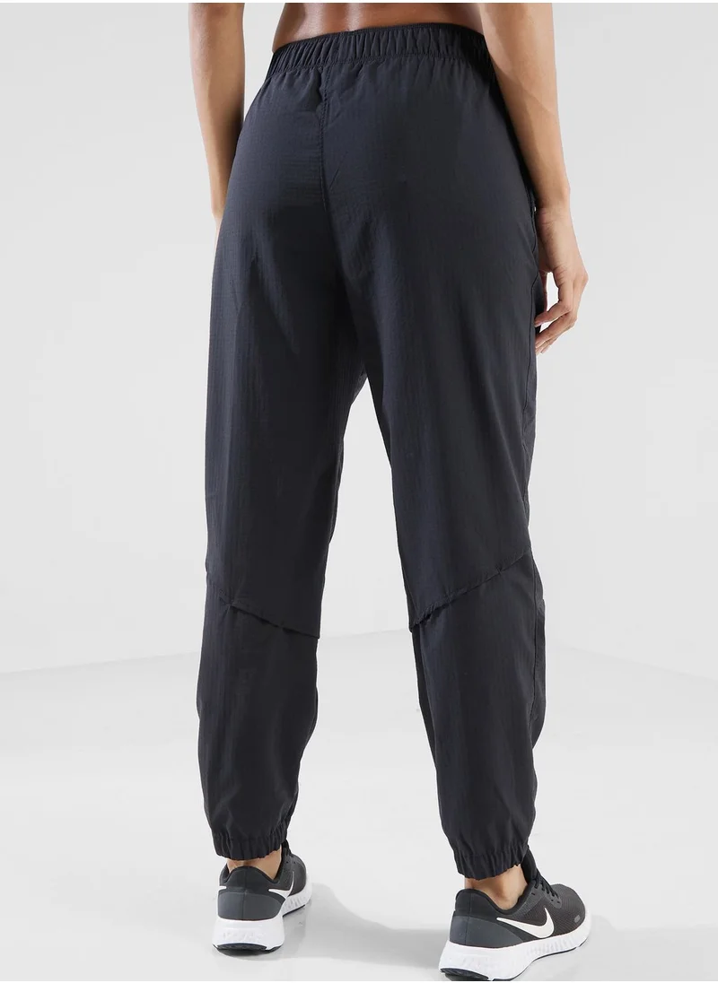 Nike 7/8 Fast Dri-Fit Warm Mid Rise Sweatpants