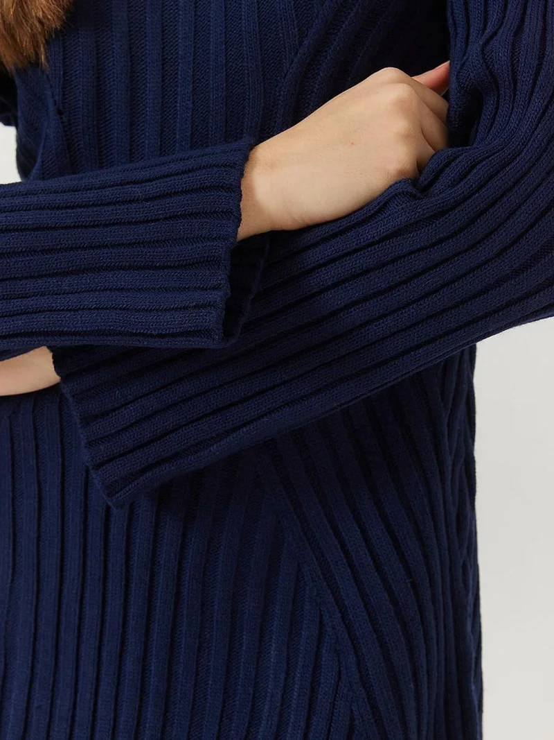 بيانكو لوتشي فستان محبوك بياقة دائرية بنسيج مضلع من لوتشي