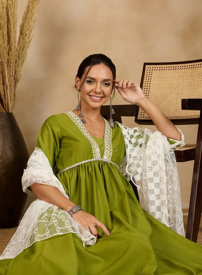 Winered Embroidered V-Neck Silk Blend Kurta Set With Dupatta