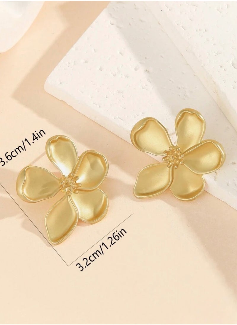 the lifestyle. the lifestyle Gold Flower Earrings Large Flower Stud Earrings Flower Statement Earrings Boho Golden Earrings Studs Chic Vintage Chunky Floral Earrings for Women Flower Jewelry Gift 