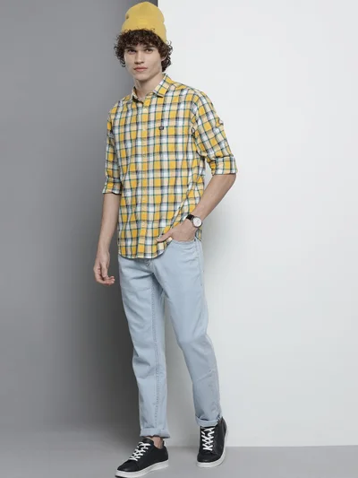 The Indian Garage Co Men Slim Fit Checkered Full Sleeves Spread Collar Casual Shirt