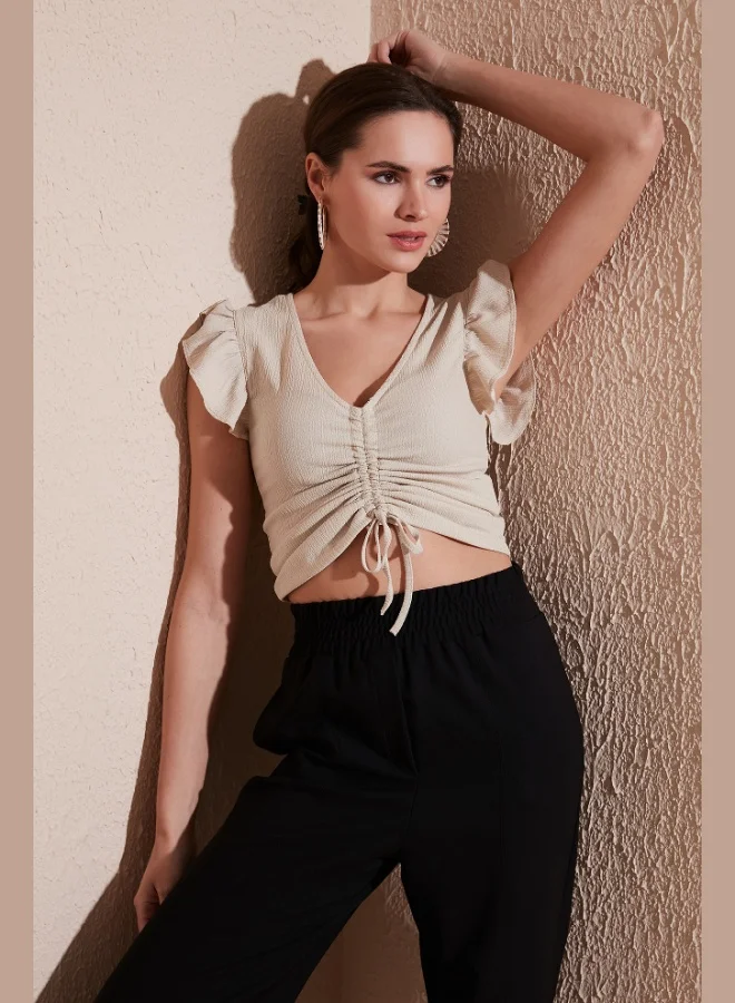 ليلا بلوزة نسائية ليلى بقصة ضيقة وأكمام مكشكشة وتفاصيل مجمعة