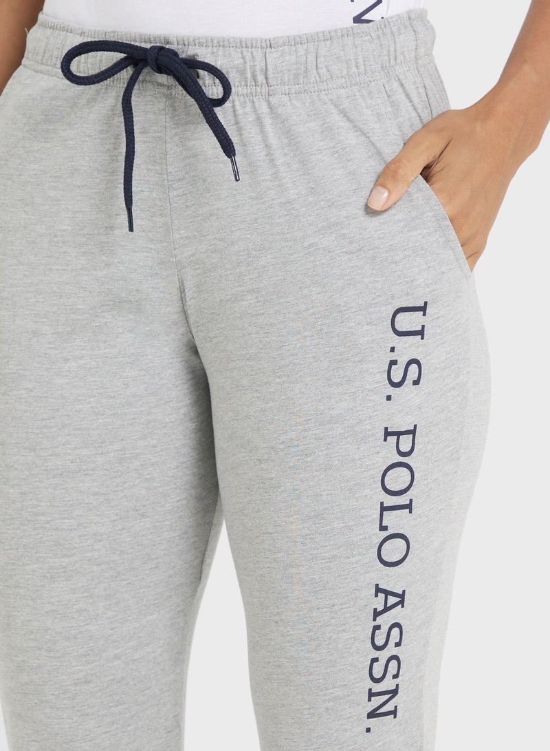 U.S. Polo Assn. بنطال رياضي برباط وشعار  - Image 3
