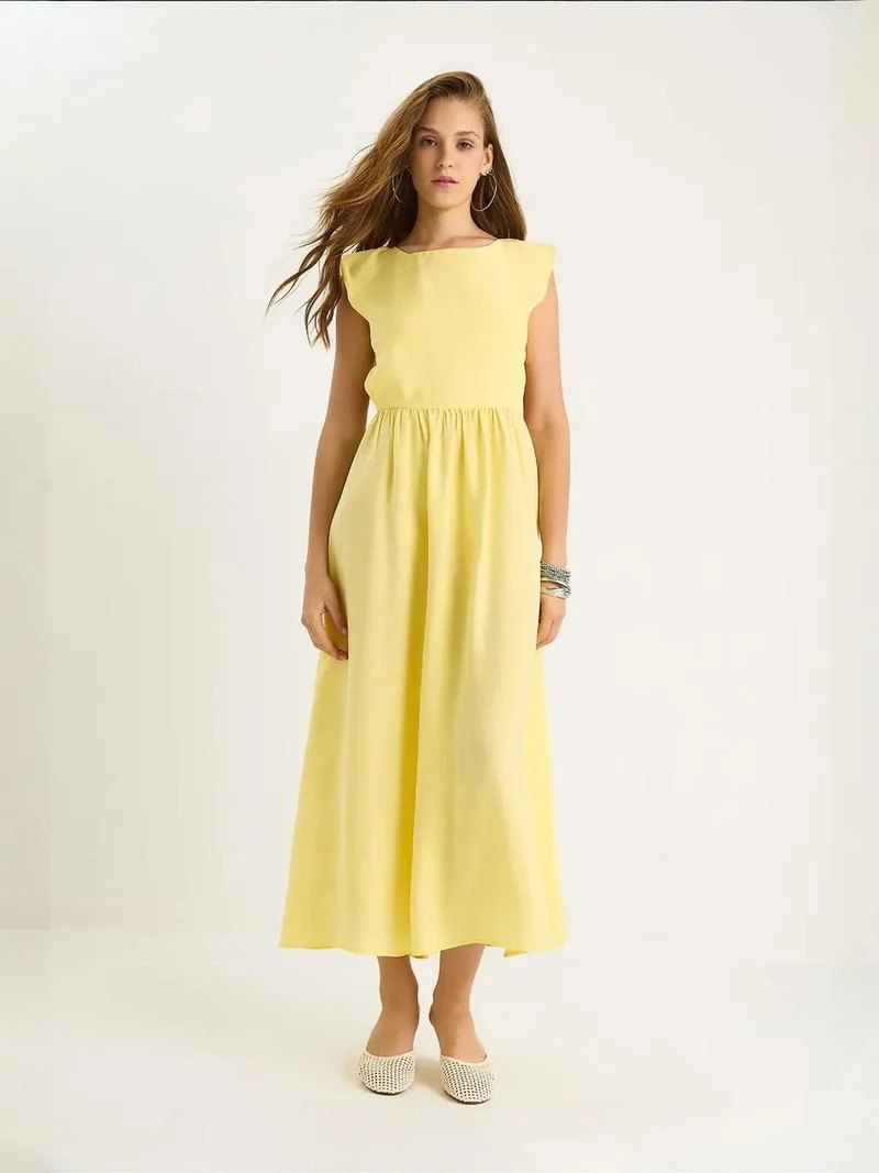 بيانكو لوتشي فستان ميدي بتفاصيل مقصوصة من لوكسي