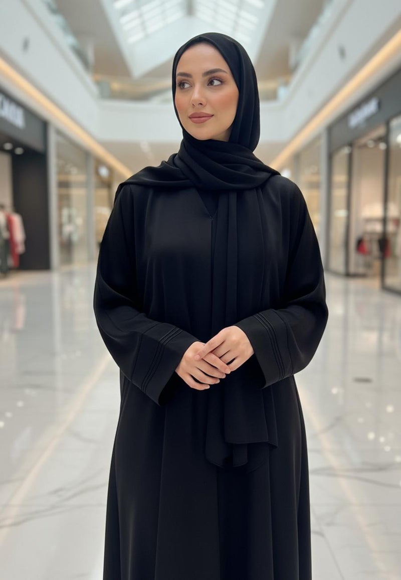 النخبة عباية سوداء كلاسيكية بتفاصيل شريط مطوي من قماش ندا - ٨٠٩ - Image 2