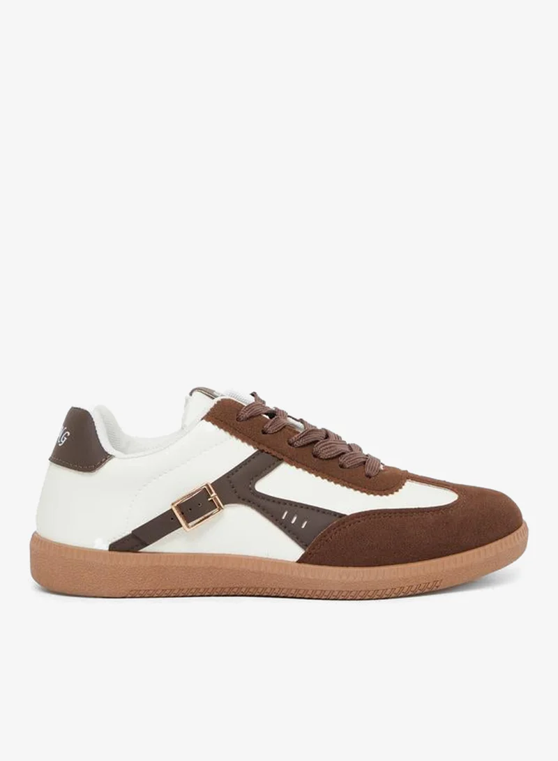 ستايلي اكتيف سنيكرز برباط وتفاصيل إبزيم بألوان متداخلة من ستايلي