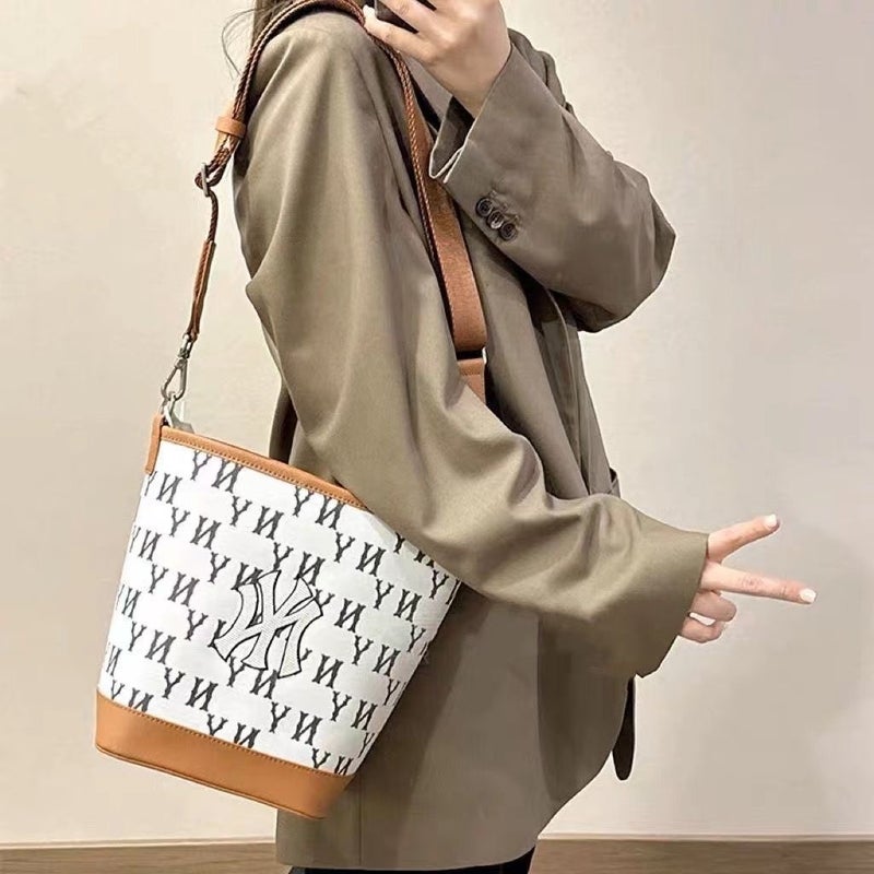 Guangzhou Duojin Luggage Firm South Korea Ml * Bucket Bag Shoulder Slung College Students Class Commuter Bag - Image 1