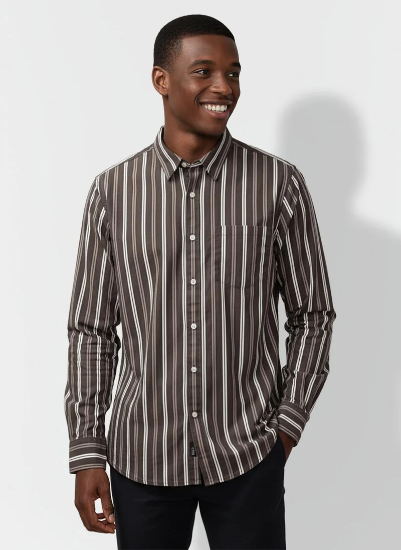 بيينغ هيومان Men Slim Fit Striped Casual Shirt