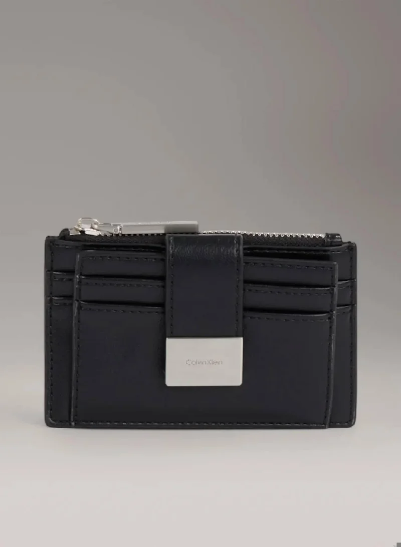 كالفن كلاين حامل بطاقات مزين بشعار كلفن كلاين من مادة صلبة