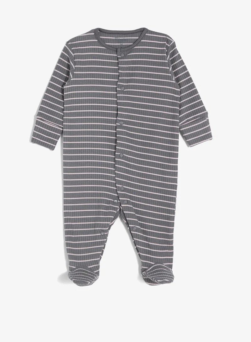 ريبلز مع نمشي رومبر أطفال بأكمام طويلة وأقدام مغلقة