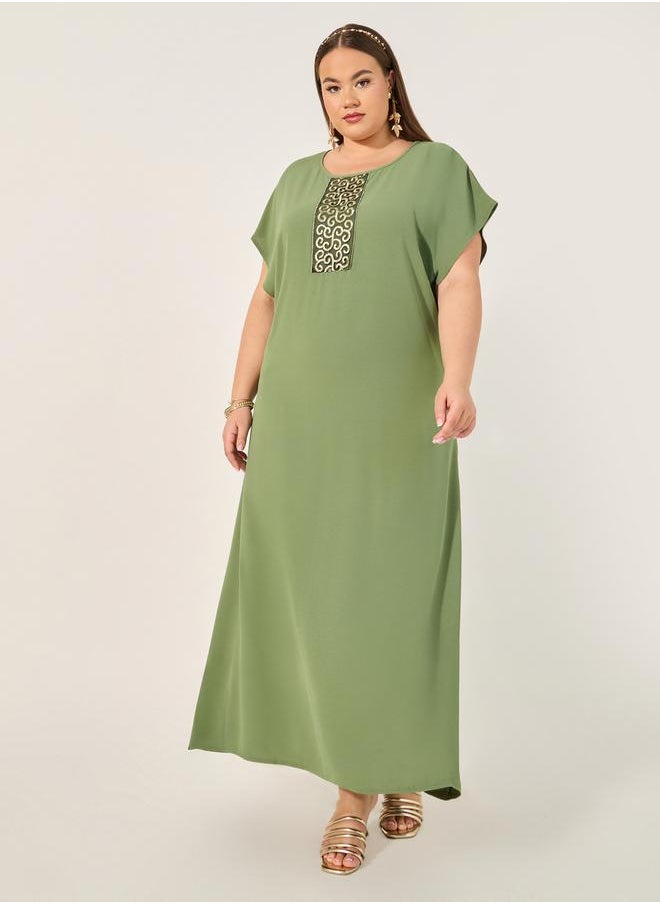 Styli Plus Size Embroidered Detail Short Sleeve Jalabiya  - Image 2