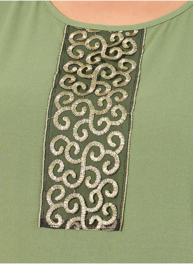 Styli Plus Size Embroidered Detail Short Sleeve Jalabiya  - Image 4