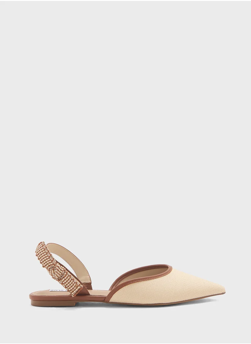 ستيف مادن Landfall Buckle Strap Closed Toe Ballerinas